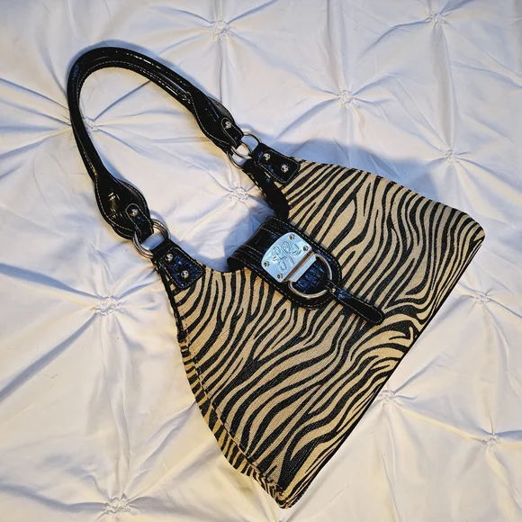 LINEAR ZEBRA SHOULDER BAG - Picture 5 of 13